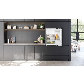 Siemens KI22LADD1, iQ500, Einbau-Kühlschrank mit Gefrierfach, 88 x 56 cm, Flachscharnier mit Softeinzug