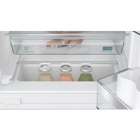 Siemens KU22LADD0, iQ500, undercounter refrigerator with freezer compartment, 82 x 60 cm, flat hinge with soft close