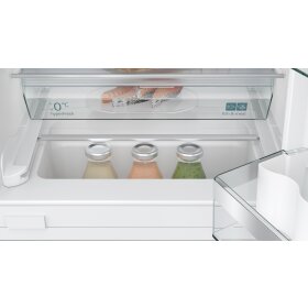 Siemens KU22LADD0, iQ500, Unterbau-Kühlschrank mit Gefrierfach, 82 x 60 cm, Flachscharnier mit Softeinzug