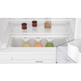 Constructa CK202VFD0, Unterbau-Kühlschrank mit Gefrierfach, 82 x 60 cm, Flachscharnier