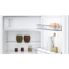 Constructa CK202VFD0, Unterbau-Kühlschrank mit Gefrierfach, 82 x 60 cm, Flachscharnier