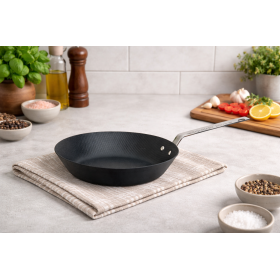 Ronneby Bruk Karbon-Bratpfanne, Ø 30 cm, mit rostfreiem Schmiedegriff