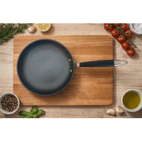 Ronneby Bruk Ultra Light Bratpfanne, Ø 24 cm, mit silikonummanteltem Griff