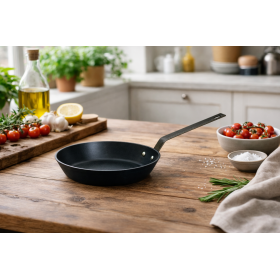 Ronneby Bruk Ultra Light Professional Bratpfanne, Ø 24 cm, mit Schmiedeeisengriff