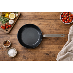 Ronneby Bruk Ultra Light Professional Bratpfanne, Ø 28 cm, mit Schmiedeeisengriff