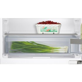 Siemens KU15LADF0, iQ500, Unterbau-Kühlschrank mit Gefrierfach, 82 x 60 cm, Flachscharnier mit Softeinzug